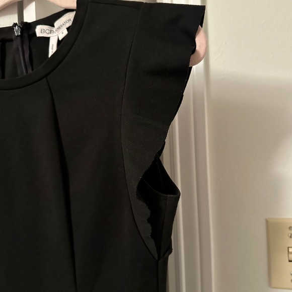 BCBG generation size 6, women’s black cocktail dress worn once non-smoking home - Picture 4 of 5